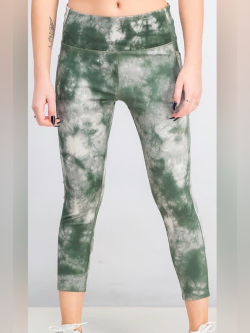 A467 Nicole Miller Sport Green Tie-Dye Ankle Leggings size MEDIUM NWT